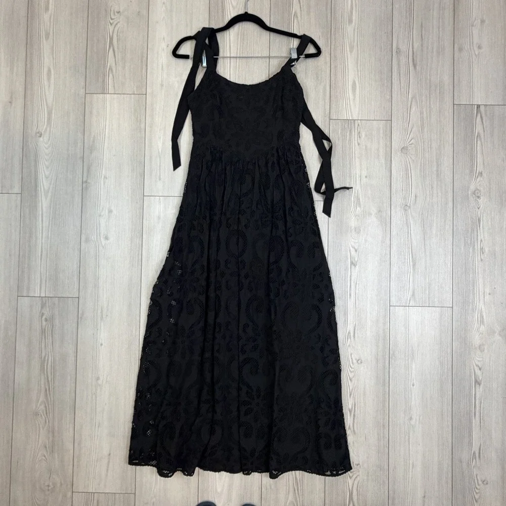 Saylor Maryl midi dress featuring an open-stitch lace Bow‎ & Zipper Back Size XS - Picture 2 of 12